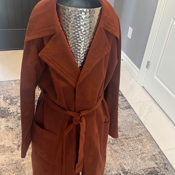 A fabulous vintage 1970s rust coloured ultra suede wrap coat by famous bridling - Picture 16 of 16